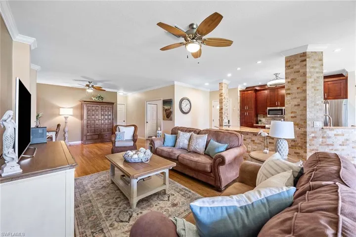 7000  Pinnacle  LN, Naples, FL 34110
