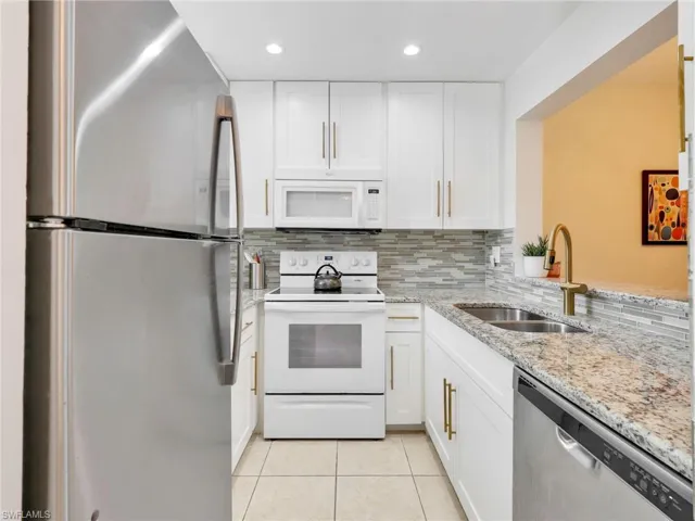 801 River Point Dr 203a, Naples, Florida 34102