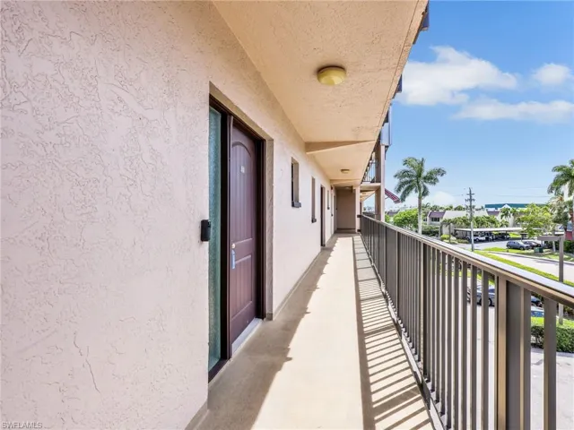 801 River Point Dr 203a, Naples, Florida 34102