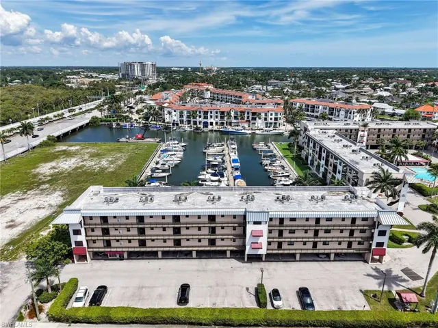 801 River Point Dr 203a, Naples, Florida 34102