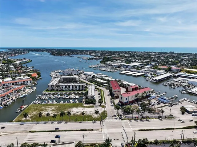 801 River Point Dr 203a, Naples, Florida 34102