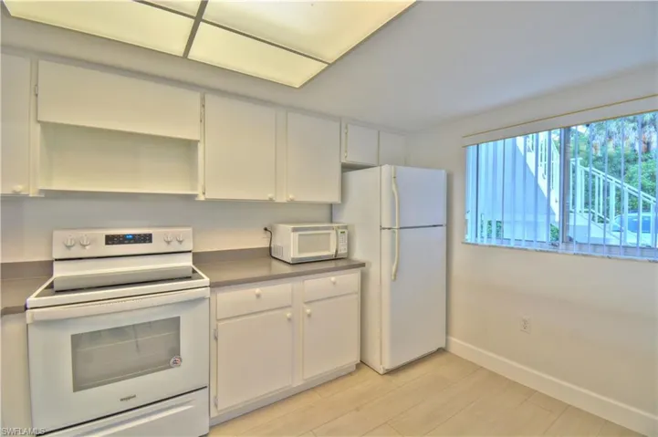 2330 Naples Trace Cir 9-903, Naples, Florida 34109