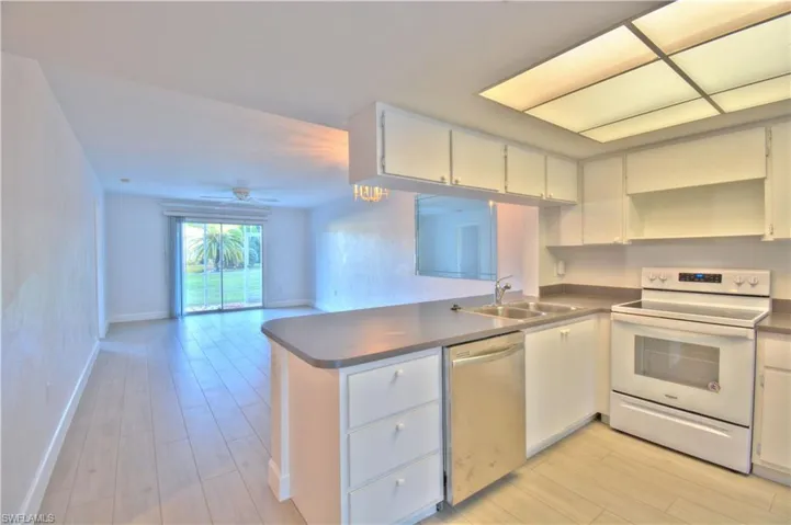 2330 Naples Trace Cir 9-903, Naples, Florida 34109