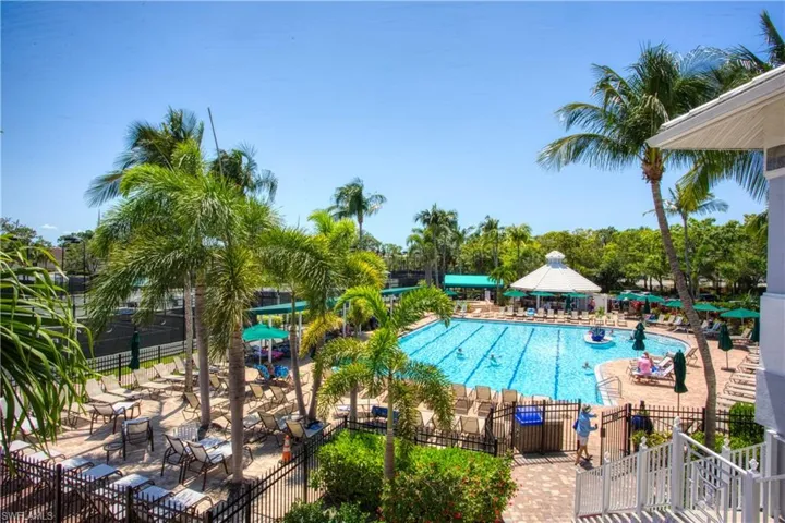 CLUBHOUSE JUNIOR OLYMPIC POOL WITH SPA AND CABANA BAR