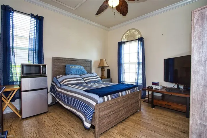 PRIVATE GUEST SUITE WITH FULL BATH
