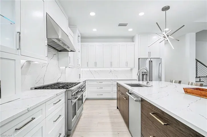 375 Periwinkle CT, MARCO ISLAND FL 34145