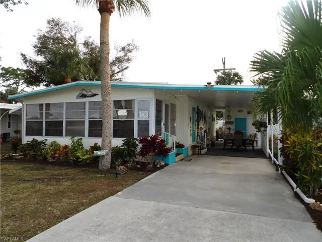 View of front facade featuring a carport