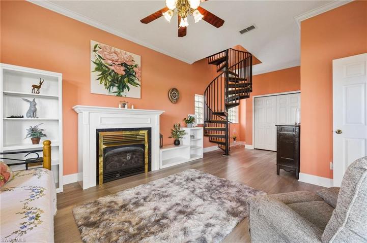 Upstairs Master Suite