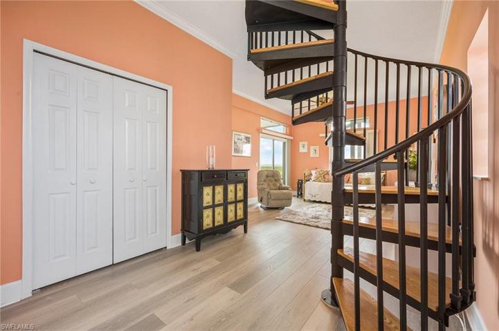Upstairs Master Suite