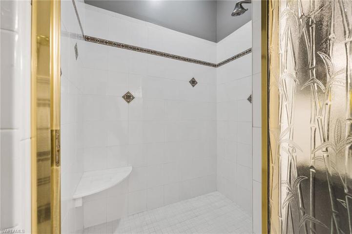 Upstairs Master Suite