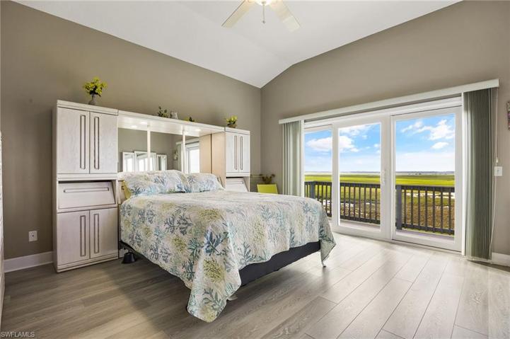 Upstairs Master Suite