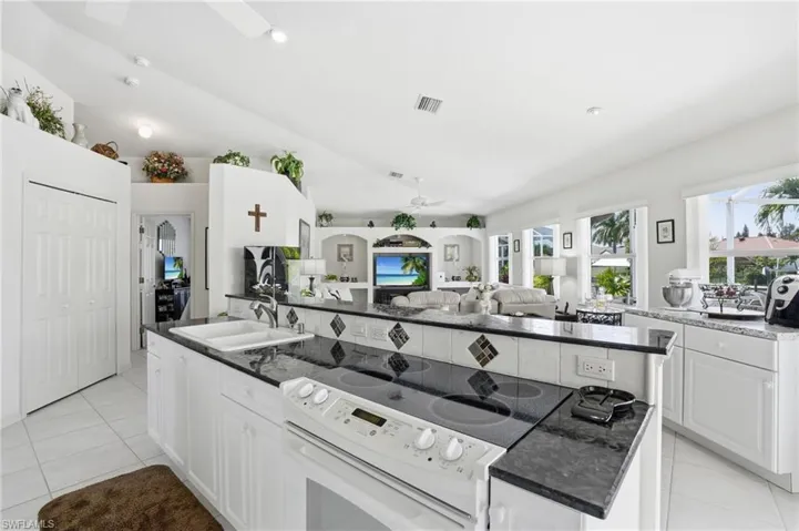 241 Se 29th Ter, Cape Coral, Florida 33904