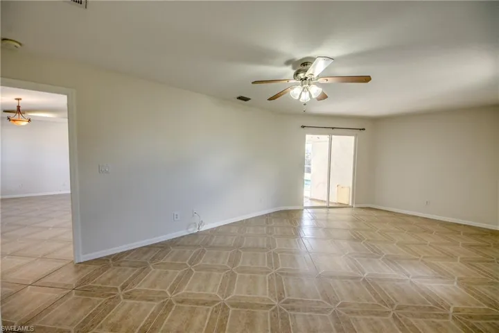 Unfurnished room with a ceiling fan and a smoke detector