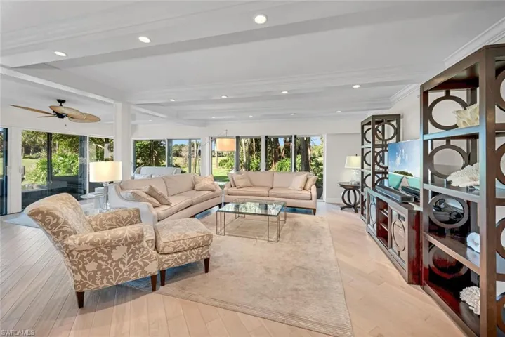 108  Clubhouse  DR, Naples, FL 34105