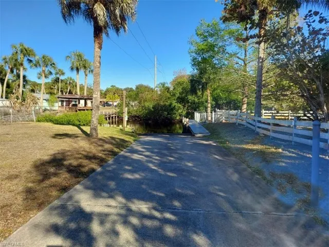 Deeded Boat Ramp & Dock at the End of the Street