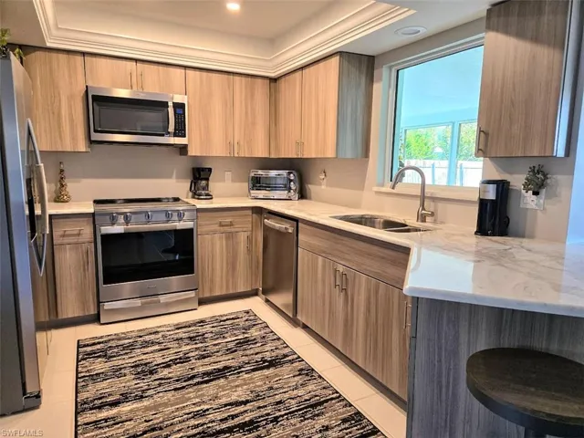 Kitchen w/New Cabinets & Granite Countertops