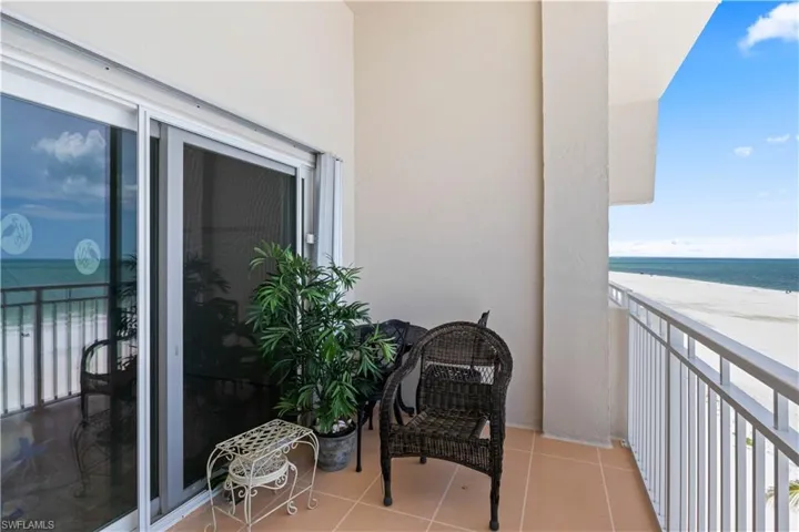 Top-floor 2BR condo with stunning ocean views and direct beach access on Fort Myers Beach.