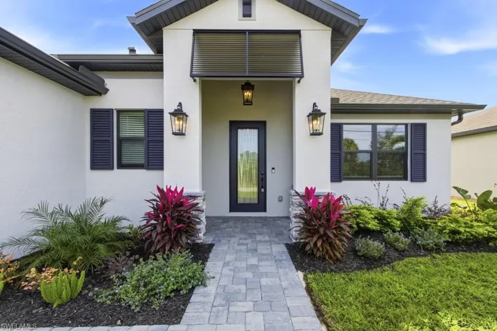 Doorway to property featuring stucco siding