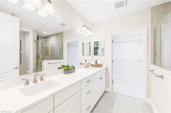 2620 Seychelles Cir 1302, Naples, Florida 34112