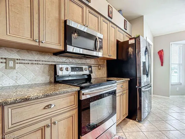 8059  Queen Palm  LN, Fort Myers, FL 33966