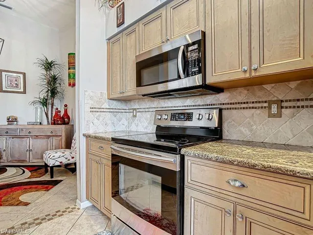 8059  Queen Palm  LN, Fort Myers, FL 33966
