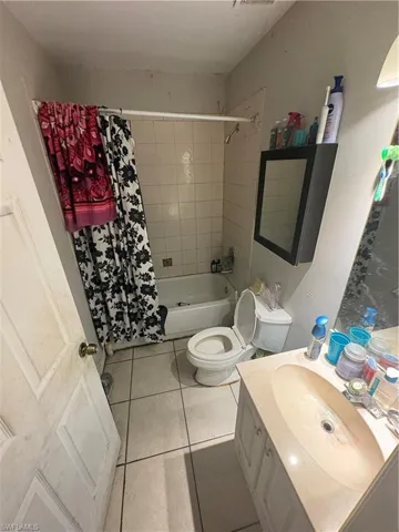 3123  Pine Tree  DR, Naples, FL 34112