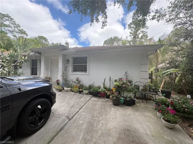 3123  Pine Tree  DR, Naples, FL 34112