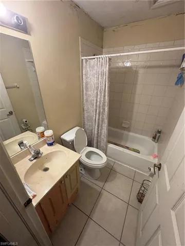3123  Pine Tree  DR, Naples, FL 34112