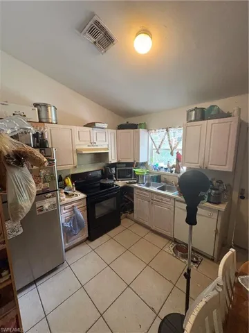3123  Pine Tree  DR, Naples, FL 34112