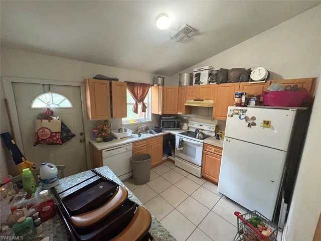 3123  Pine Tree  DR, Naples, FL 34112
