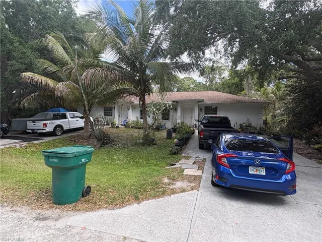 3123  Pine Tree  DR, Naples, FL 34112