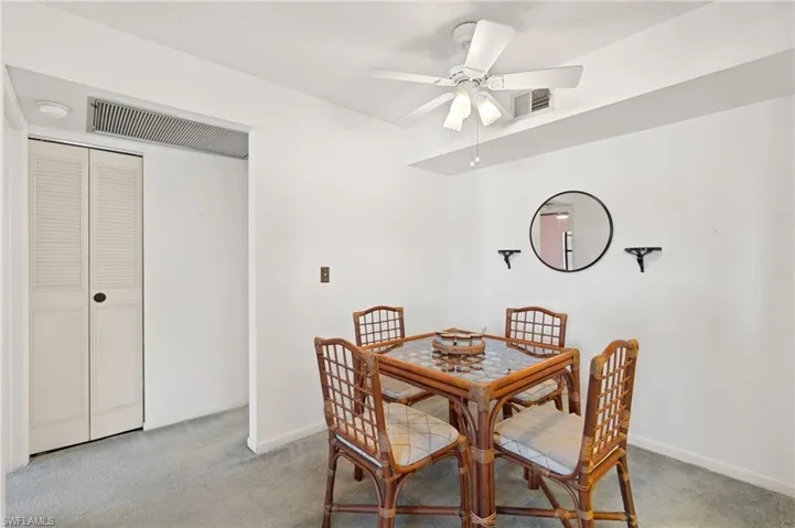 SPACIOUS DINING AREA