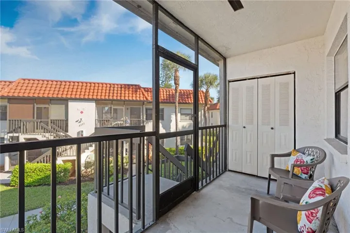 FRONT SCREENED BALCONY