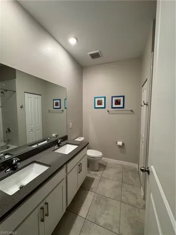 Main guest bathroom.