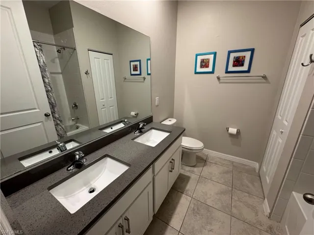 Main guest bathroom.