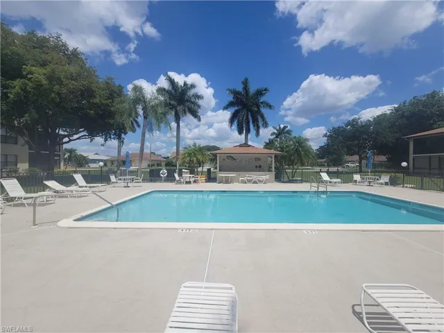4410 Chantelle Dr H-205, Naples, Florida 34112