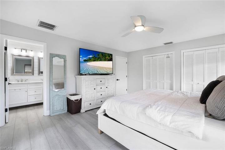 817  Palm View  DR, Naples, FL 34110
