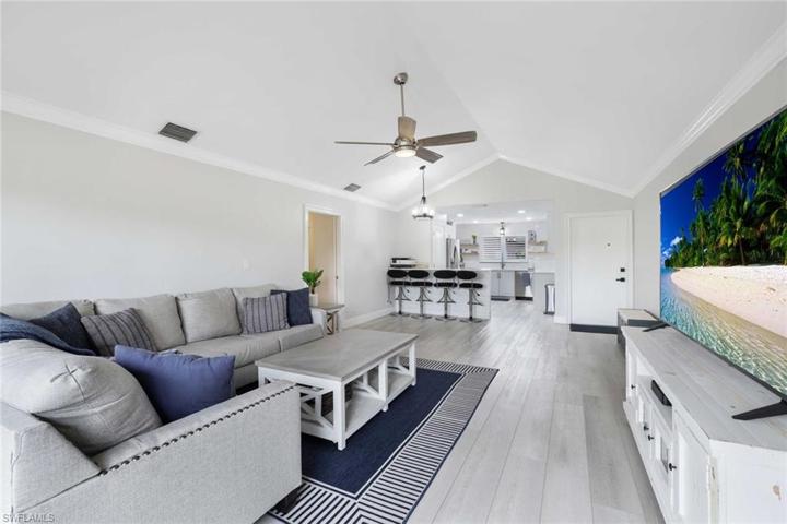 817  Palm View  DR, Naples, FL 34110