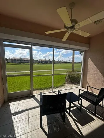 Sunroom / solarium with ceiling fan