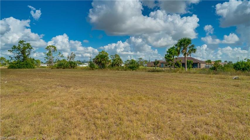 Close to Coral Oaks Golf Course
