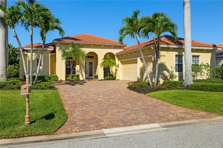 Close up - 3 Car Garage Golf Course Home