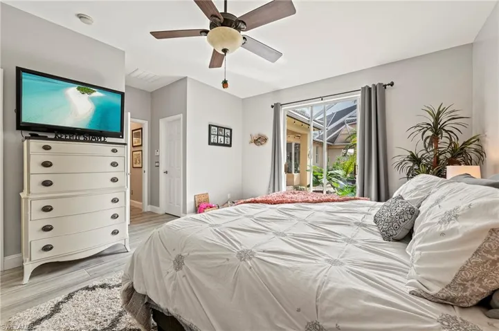 Main Bedroom en-suite with sliders leading out to the tropical courtyard