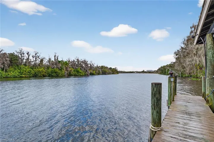 1964  Rialto  WAY, Alva, FL 33920