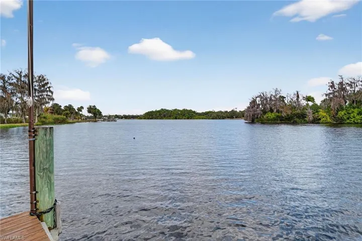 1964  Rialto  WAY, Alva, FL 33920