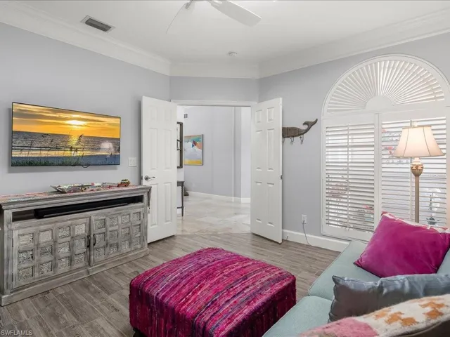 Den/Bedroom