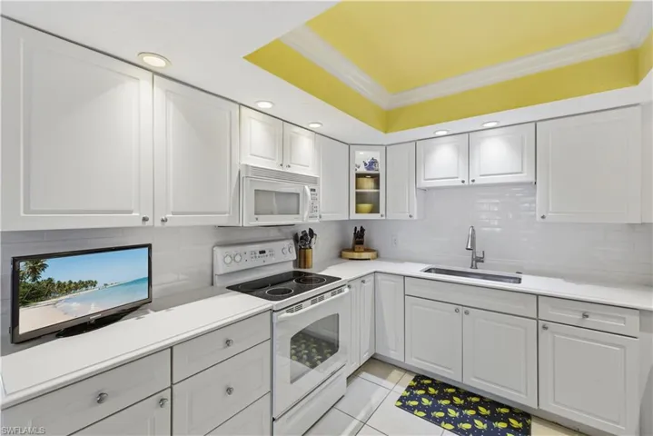 341  3rd S AVE, Naples, FL 34102