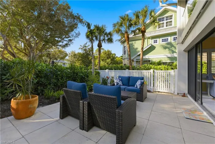 341  3rd S AVE, Naples, FL 34102