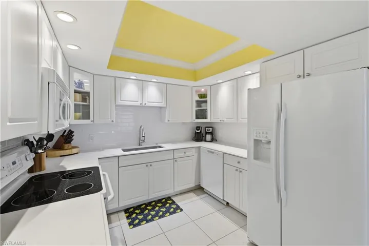 341  3rd S AVE, Naples, FL 34102