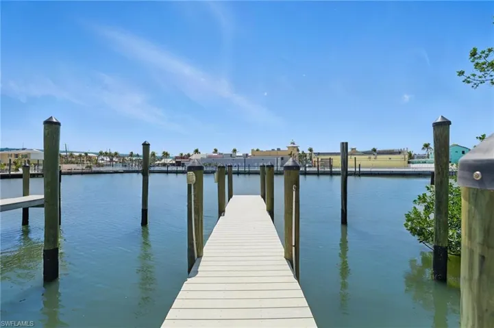 COMPOSITE Dock - VIRTUALLY EDITED
