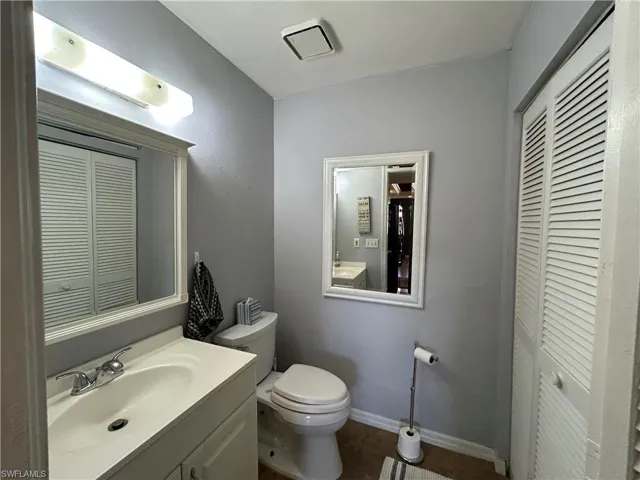 Half bath room first floor level
